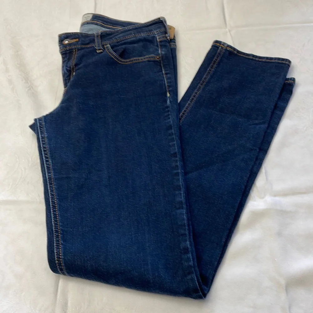 Hollister women’s jeans in size 9 - Picture 1 of 3